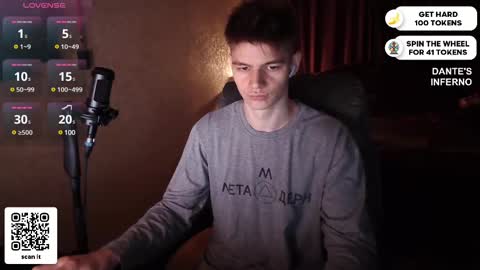 Snapshot of dantebigboi chatting on February 26, 8:15 pm Daniel online show from February 26, 8:15 pm