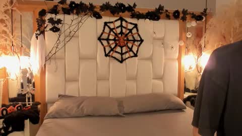 daphne_and_roger online show from October 26, 2:29 pm