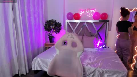 Snapshot of daphnne_tay chatting on February 22, 3:23 am dhapnne online show from February 22, 3:23 am