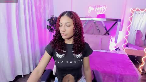 Snapshot of daphnne_tay chatting on February 26, 3:25 am dhapnne online show from February 26, 3:25 am