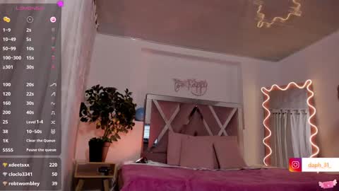 Snapshot of daphnne_tay chatting on March 10, 6:05 am dhapnne online show from March 10, 6:05 am
