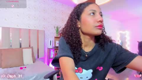 Snapshot of daphnne_tay chatting on October 10, 3:34 am dhapnne online show from October 10, 3:34 am