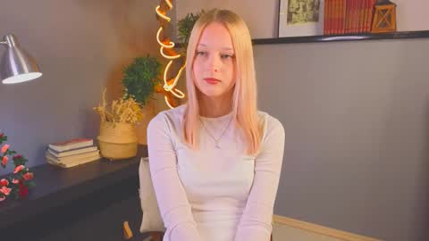 Kami online show from November 12, 3:31 am