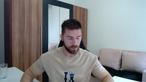 darius_94 online show from June 10, 10:58 am