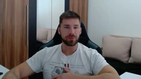 darius_94 online show from February 6, 11:57 am