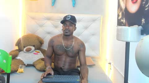 dark_king01 online show from February 24, 7:17 pm