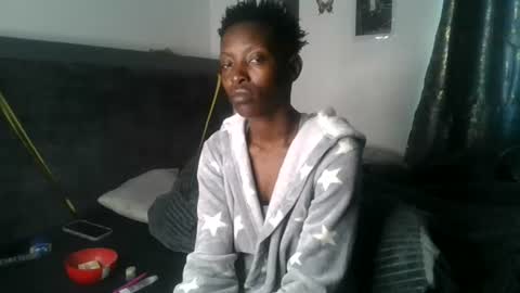 dark_mellanin online show from June 12, 7:18 am