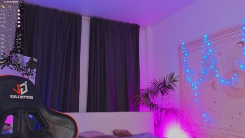 Snapshot of dark_vamp_ chatting on February 1, 3:19 am Vamp  online show from February 1, 3:19 am