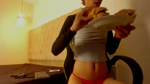 darkknightx01 online show from September 21, 4:05 am