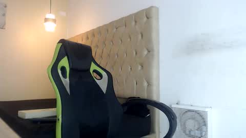 darkknightx01 online show from October 22, 2:15 am