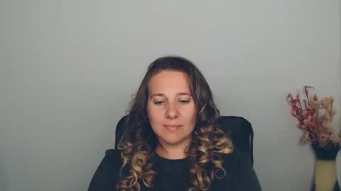 Snapshot of darklure_ chatting on September 12, 1:57 pm Anna online show from September 12, 1:57 pm