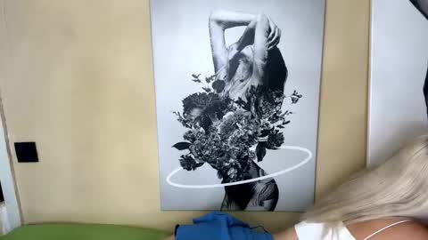 Michelle online show from October 22, 10:40 am