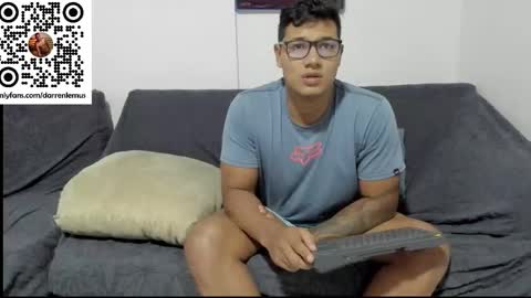 Snapshot of darren_lemus chatting on October 10, 5:35 am Darren lemus online show from October 10, 5:35 am