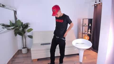 darwin_stark online show from May 30, 7:51 am