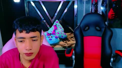 darwinandbrayan online show from November 19, 9:24 pm