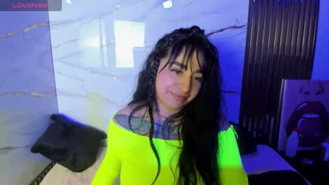 dashamiller_ online show from January 5, 5:27 pm