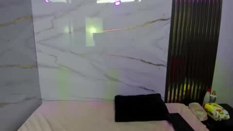 dashamiller_ online show from December 15, 12:45 pm