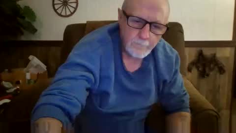 Snapshot of dave571960 chatting on October 10, 12:05 am dave571960 online show from October 10, 12:05 am