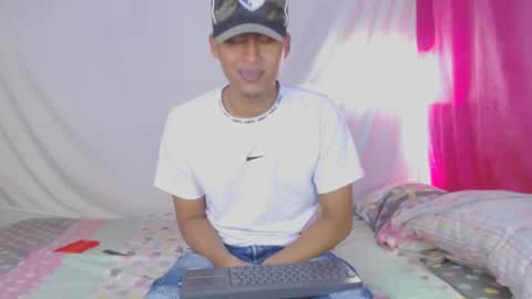 Snapshot of david_efrem chatting on February 19, 9:58 pm david_efrem online show from February 19, 9:58 pm