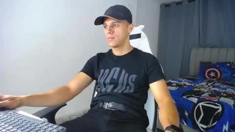 Snapshot of davisito7 chatting on February 16, 4:09 am David Angel online show from February 16, 4:09 am