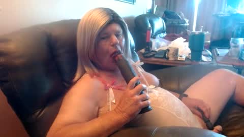 dawndoesall online show from June 16, 9:52 pm
