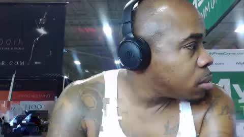Snapshot of dcrush76 chatting on December 7, 10:12 pm DCrush online show from December 7, 10:12 pm