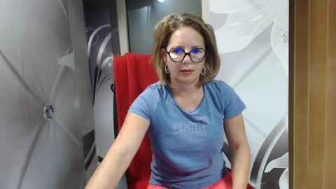Snapshot of deepintoyourmind chatting on October 27, 3:17 am hi guys i m a cute milf i m here for good time and nice people pls be respectfool and enjoy me online show from October 27, 3:17 am