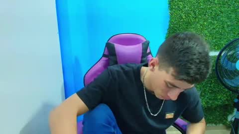 Snapshot of deiby_baby chatting on January 24, 1:45 am DEIBY online show from January 24, 1:45 am