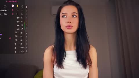 Hello everyone Im Tessa Make yourself comfortable. Were going to have fun together  online show from December 3, 7:42 am