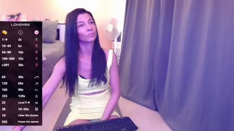 Nicole online show from March 25, 9:38 am