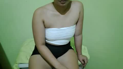 delicious_kitty4u online show from November 25, 3:44 pm