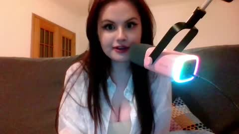 dellacrush_ online show from February 25, 8:21 pm