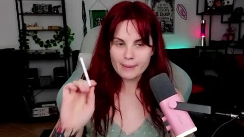 dellacrush_ online show from April 16, 8:09 pm