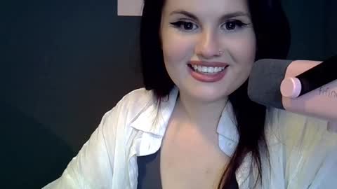 dellacrush_ online show from February 22, 7:14 pm