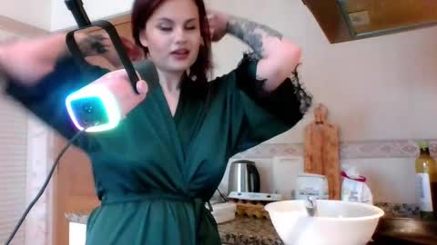 dellacrush_ online show from February 27, 10:33 am