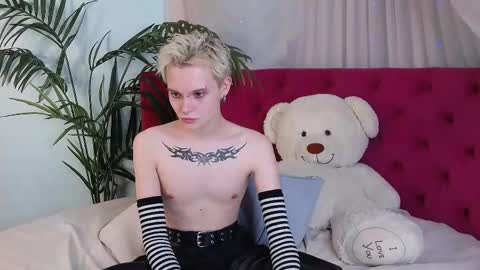 Snapshot of demianenglen chatting on February 26, 10:58 pm demianenglen online show from February 26, 10:58 pm