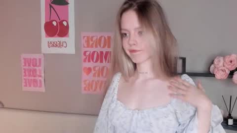 Emma online show from November 15, 7:37 pm