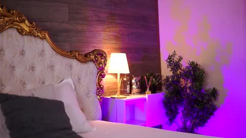 denisedevilles online show from January 4, 8:17 am