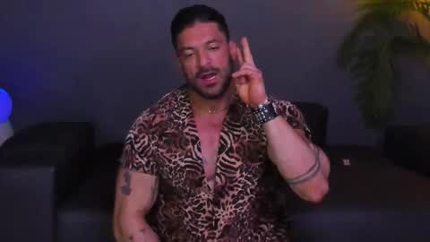 dennis_cox_ online show from November 22, 2:48 pm