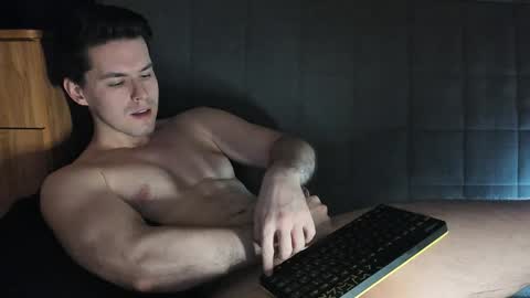 Snapshot of dennis_night chatting on December 1, 11:40 pm Den online show from December 1, 11:40 pm