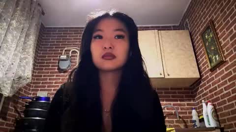 Emma online show from December 14, 1:50 pm