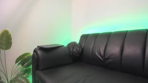 dereck_g online show from June 14, 2:24 am