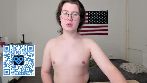 Snapshot of derek_shameless chatting on October 15, 6:53 pm Derek online show from October 15, 6:53 pm