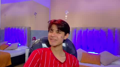 derek_sinn online show from June 11, 7:45 pm