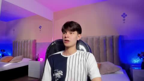 derek_sinn online show from April 8, 9:07 pm