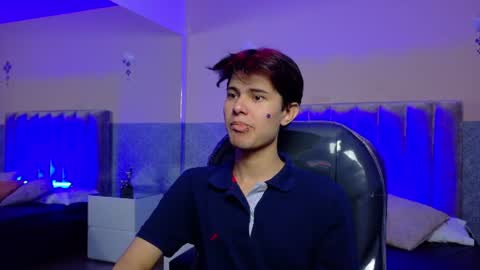 derek_sinn online show from June 8, 8:21 pm
