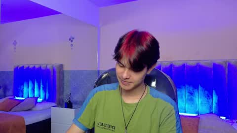 derek_sinn online show from June 3, 9:20 pm