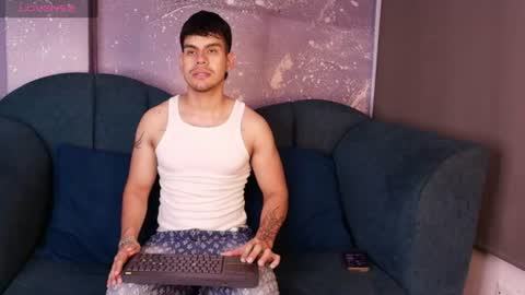 derek_voss online show from June 13, 12:04 pm