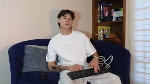 Derek online show from June 26, 10:59 pm