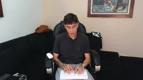 Derek online show from July 3, 9:19 pm